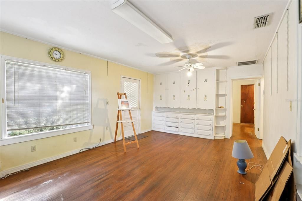 En Venta: $235,000 (4 camas, 2 baños, 1560 Pies cuadrados)