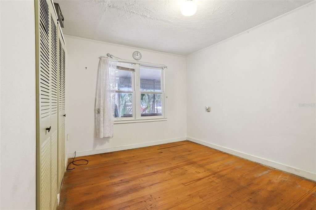 En Venta: $235,000 (4 camas, 2 baños, 1560 Pies cuadrados)