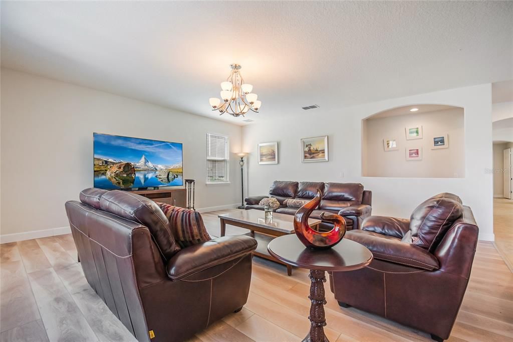 待售: $980,000 (5 贝兹, 4 浴室, 4093 平方英尺)