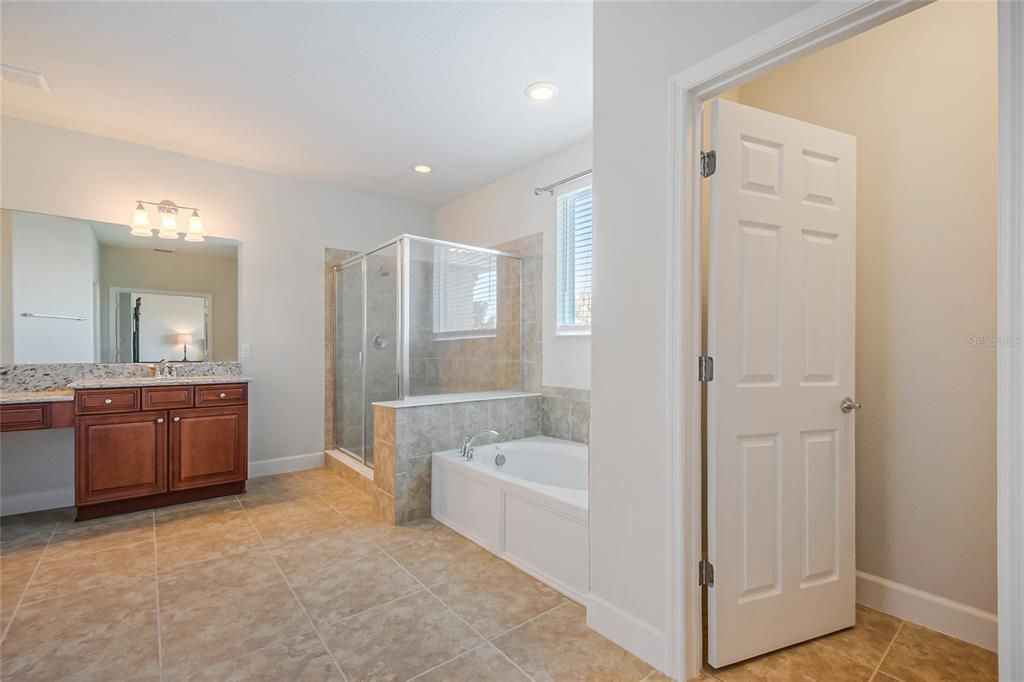 待售: $980,000 (5 贝兹, 4 浴室, 4093 平方英尺)