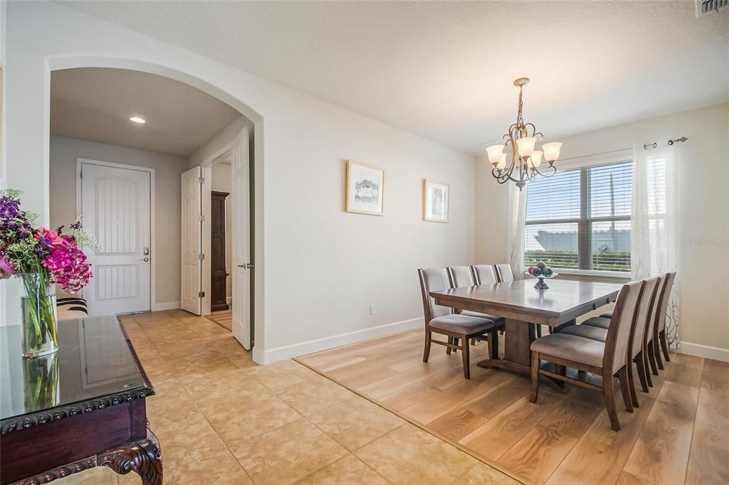 待售: $980,000 (5 贝兹, 4 浴室, 4093 平方英尺)