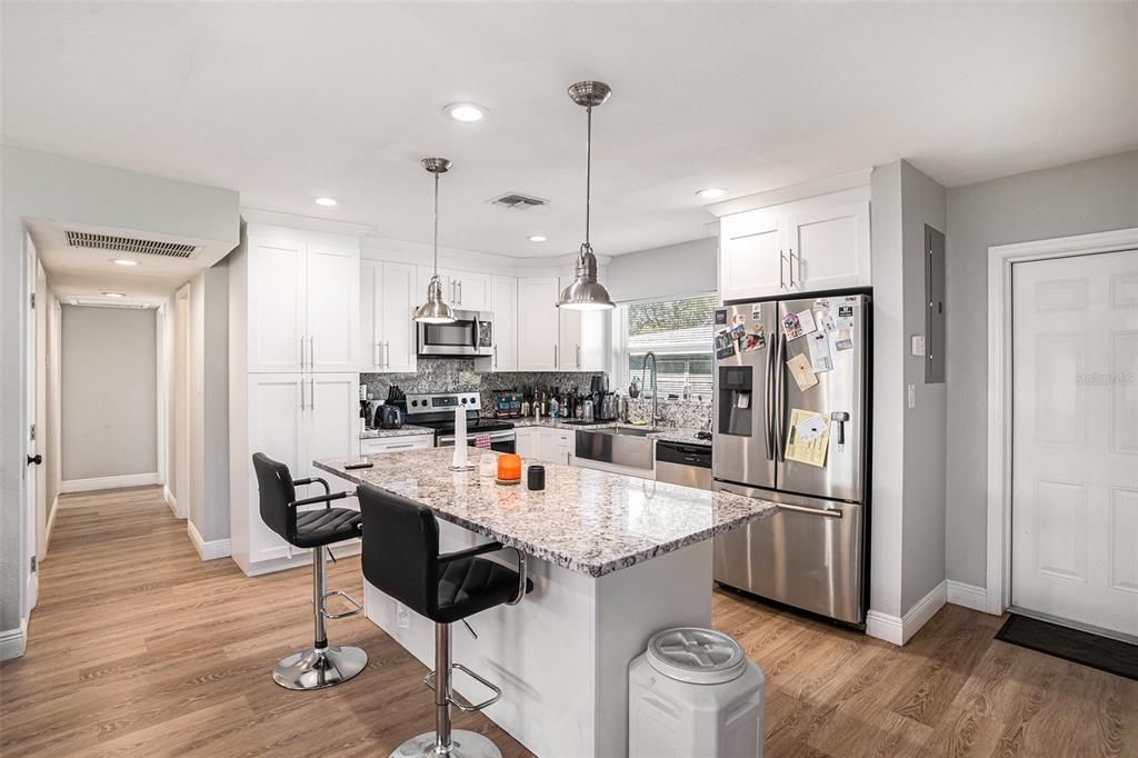 For Sale: $375,000 (3 beds, 2 baths, 1405 Square Feet)