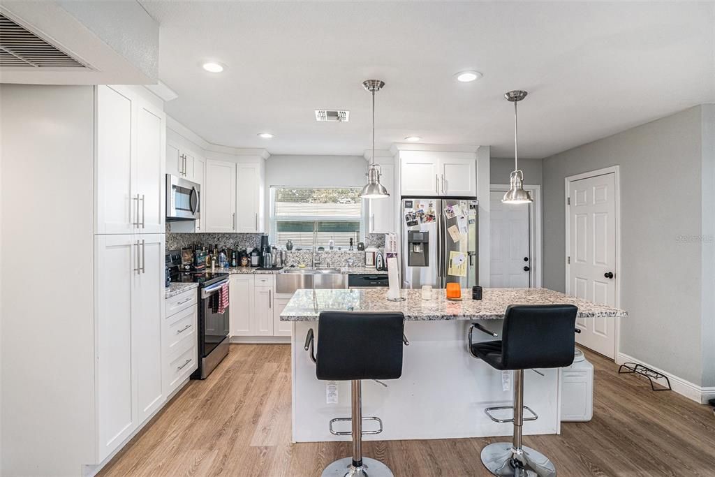 For Sale: $375,000 (3 beds, 2 baths, 1405 Square Feet)