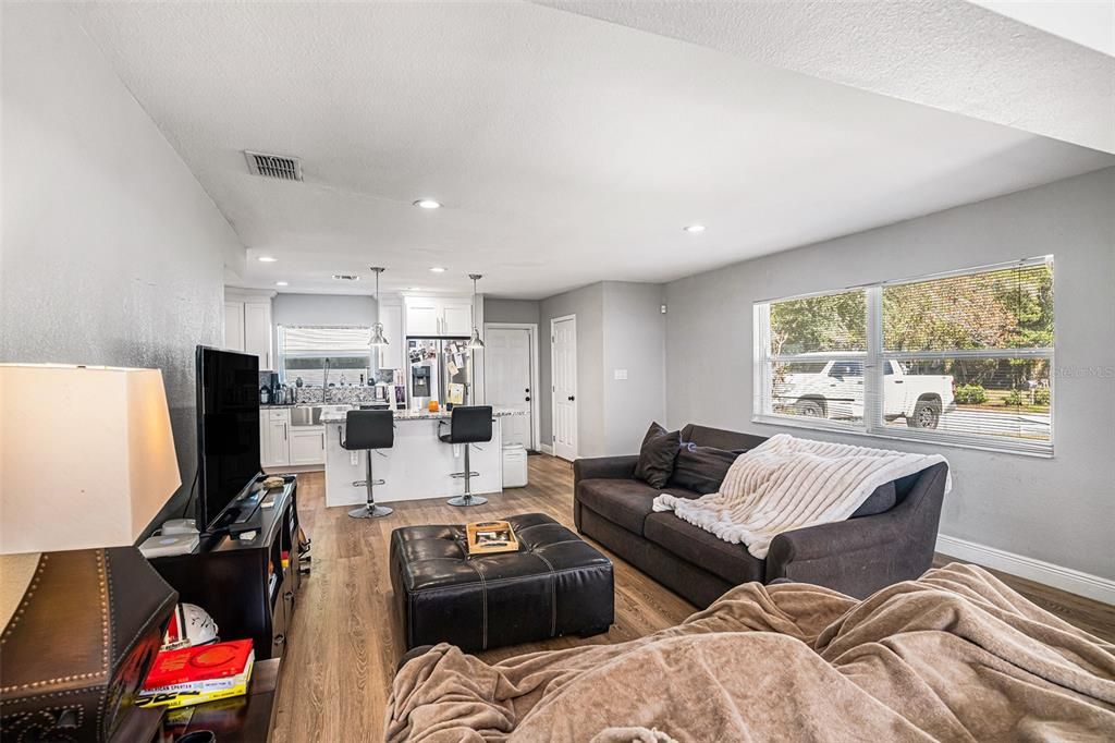 For Sale: $375,000 (3 beds, 2 baths, 1405 Square Feet)