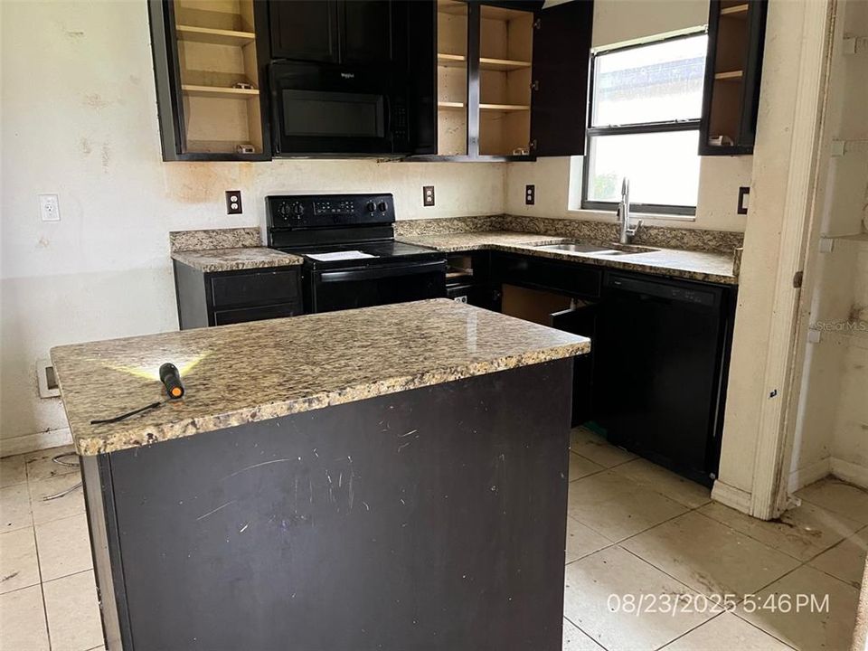 For Sale: $234,900 (3 beds, 2 baths, 1404 Square Feet)