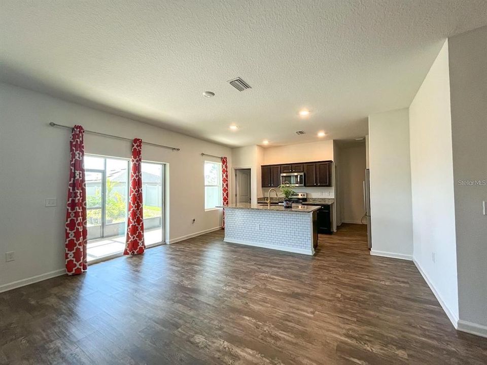 出租: $2,495 (4 贝兹, 2 浴室, 2132 平方英尺)