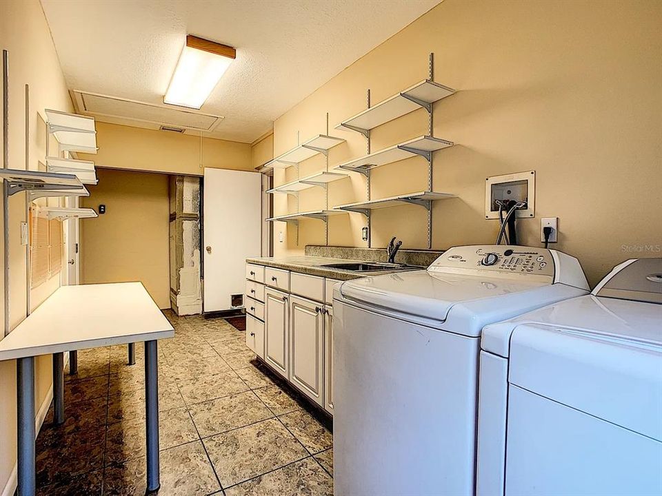 En Venta: $540,000 (4 camas, 2 baños, 2289 Pies cuadrados)