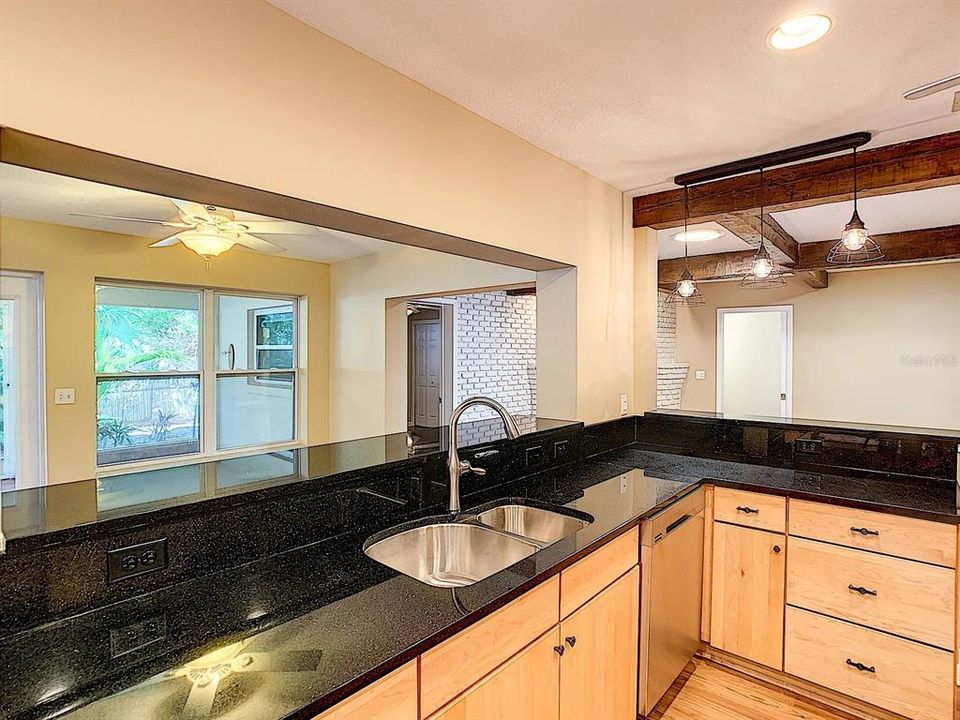 En Venta: $540,000 (4 camas, 2 baños, 2289 Pies cuadrados)