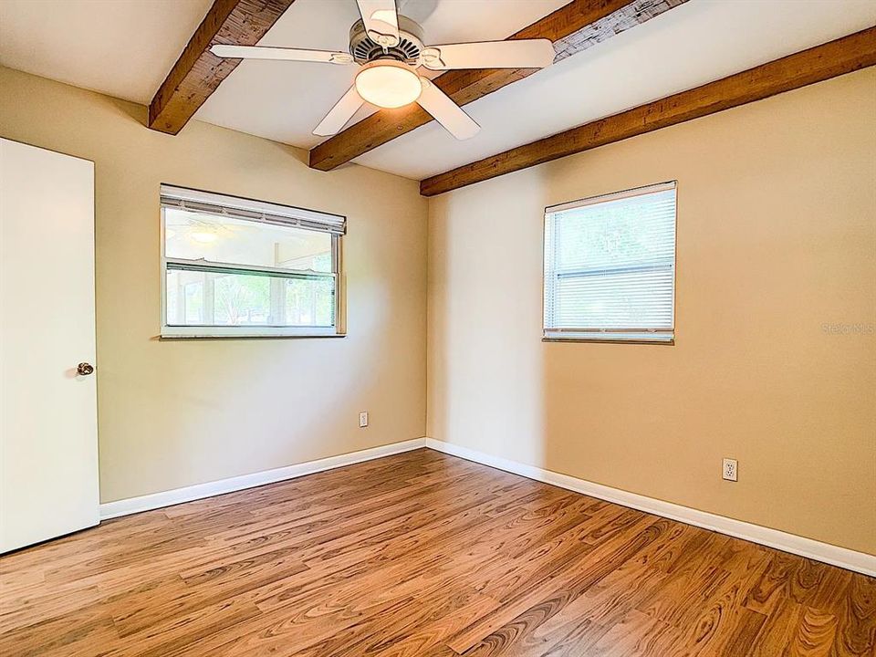 En Venta: $540,000 (4 camas, 2 baños, 2289 Pies cuadrados)