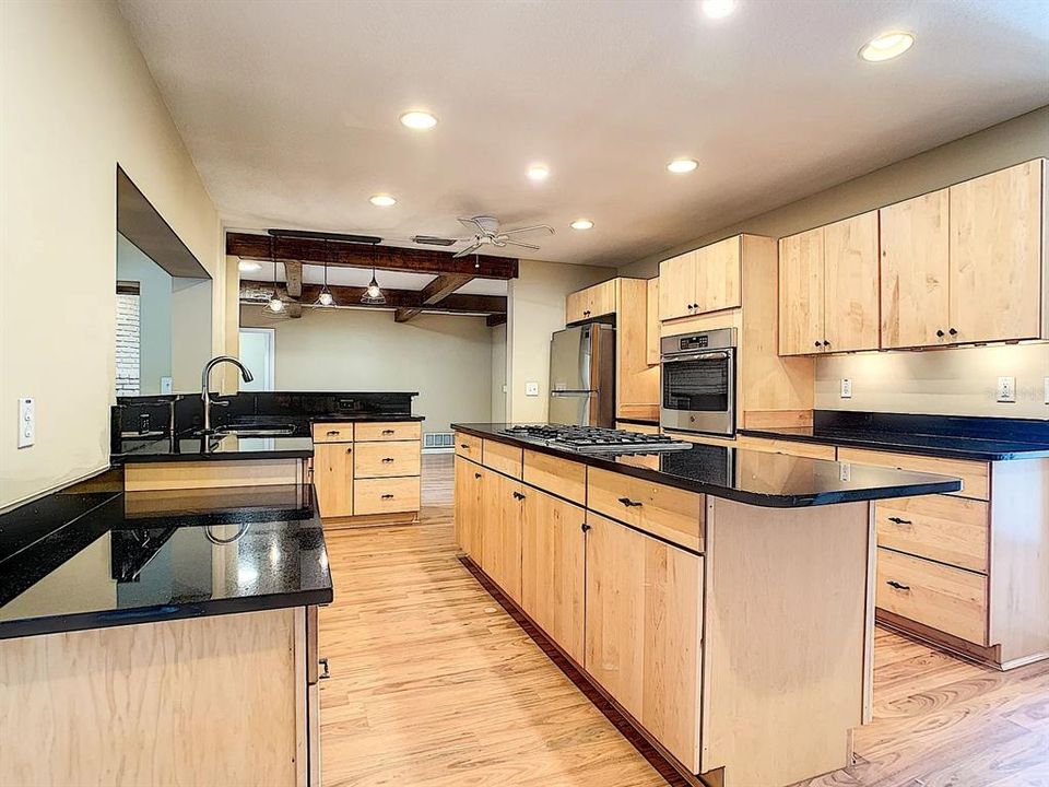 En Venta: $540,000 (4 camas, 2 baños, 2289 Pies cuadrados)