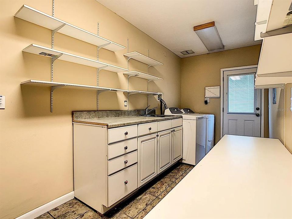 En Venta: $540,000 (4 camas, 2 baños, 2289 Pies cuadrados)