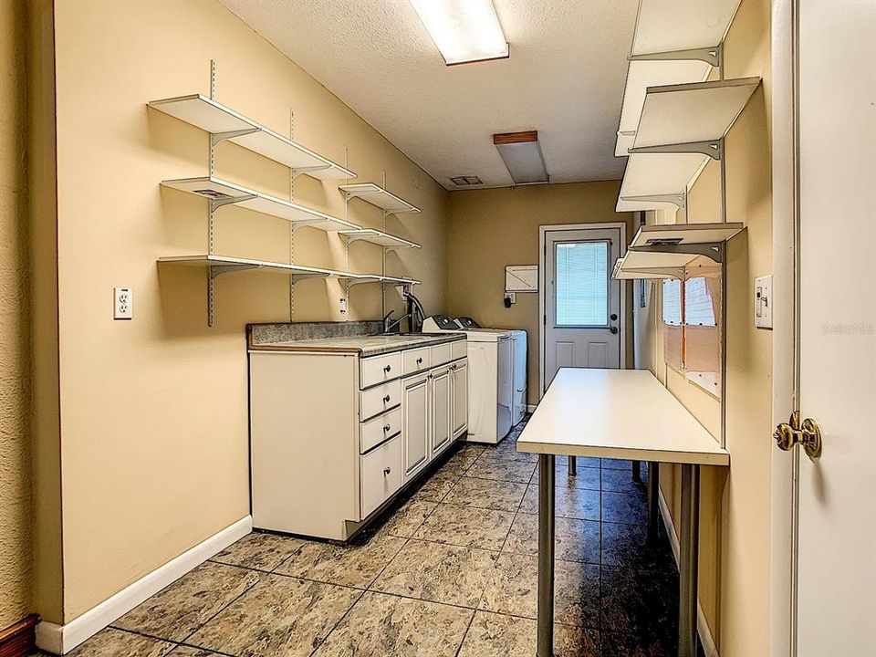 En Venta: $540,000 (4 camas, 2 baños, 2289 Pies cuadrados)