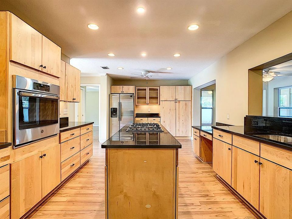 En Venta: $540,000 (4 camas, 2 baños, 2289 Pies cuadrados)