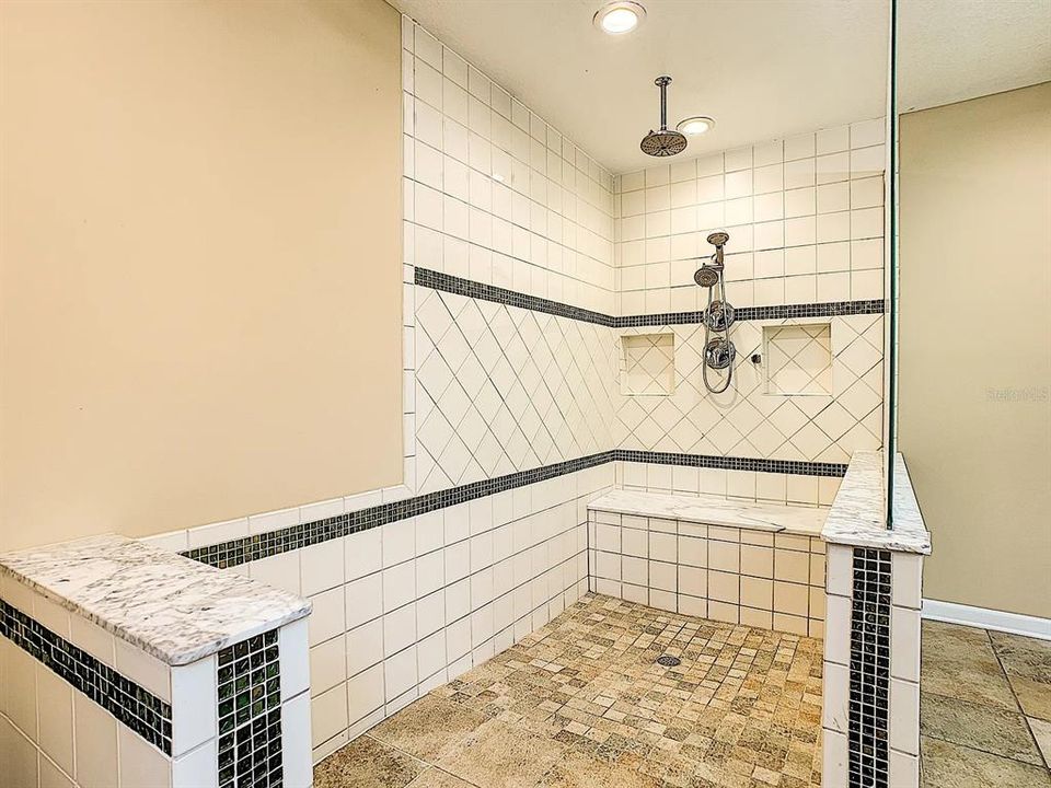 En Venta: $540,000 (4 camas, 2 baños, 2289 Pies cuadrados)