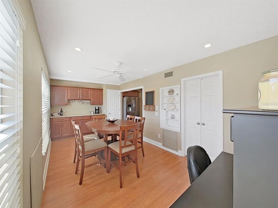 For Sale: $158,500 (2 beds, 2 baths, 1080 Square Feet)