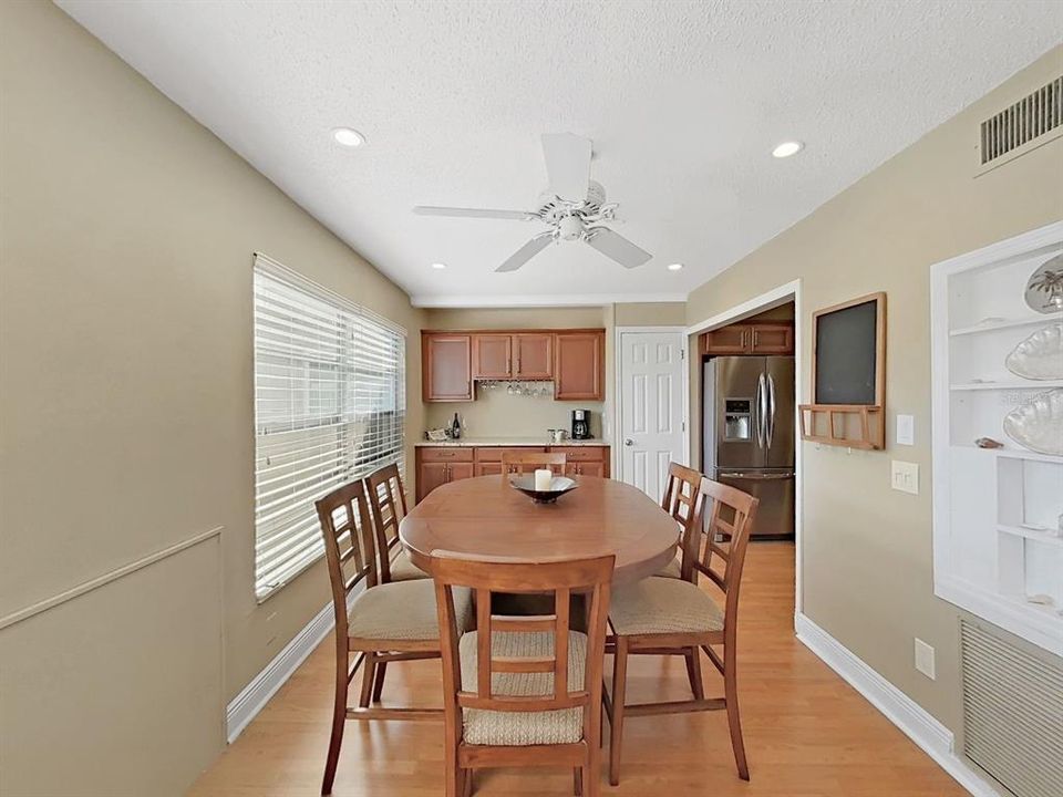 For Sale: $158,500 (2 beds, 2 baths, 1080 Square Feet)