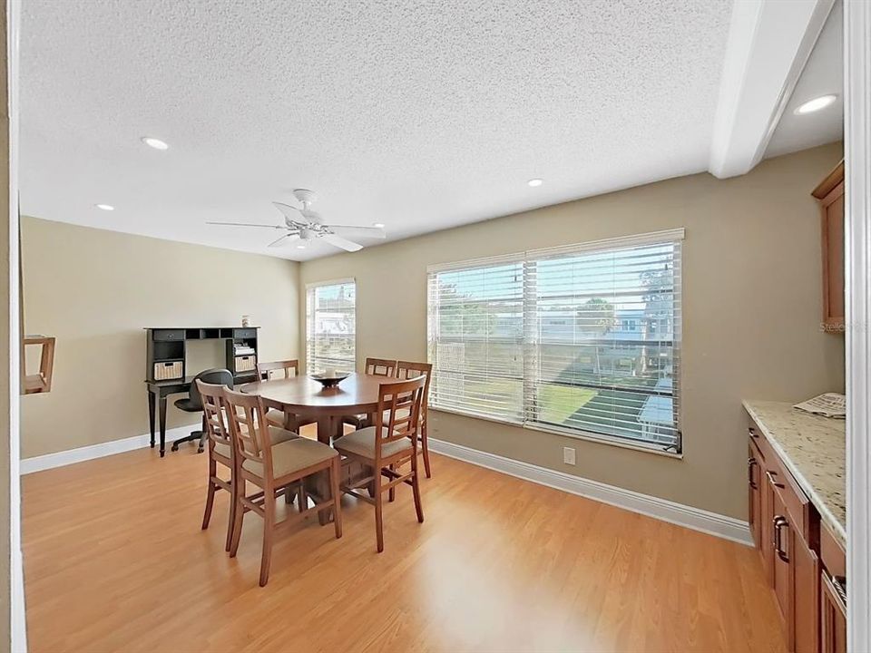 For Sale: $158,500 (2 beds, 2 baths, 1080 Square Feet)