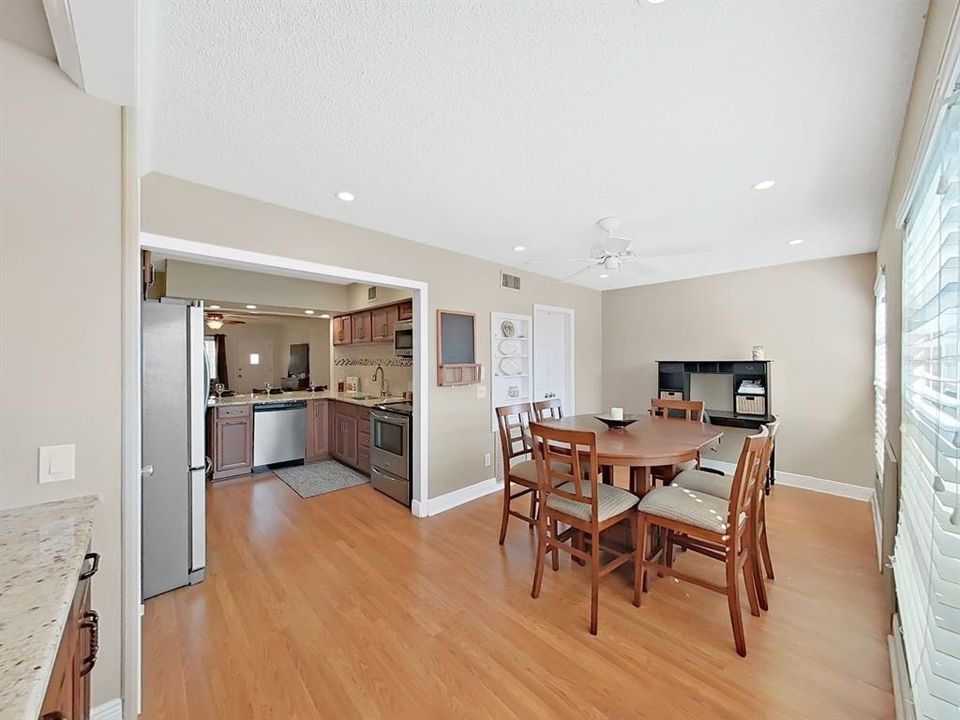 For Sale: $158,500 (2 beds, 2 baths, 1080 Square Feet)