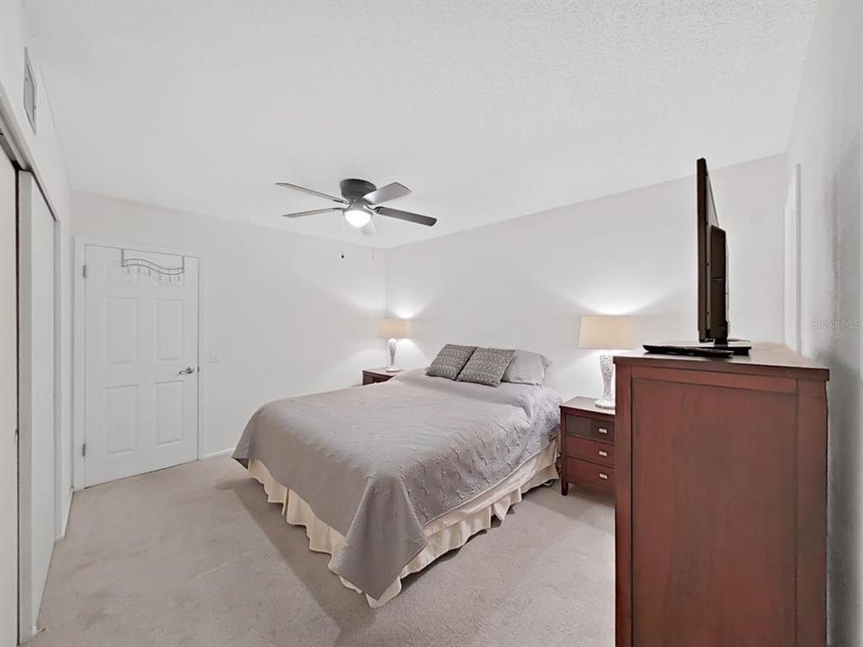 For Sale: $158,500 (2 beds, 2 baths, 1080 Square Feet)