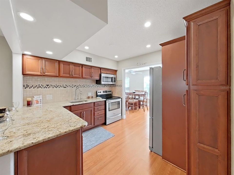 For Sale: $158,500 (2 beds, 2 baths, 1080 Square Feet)