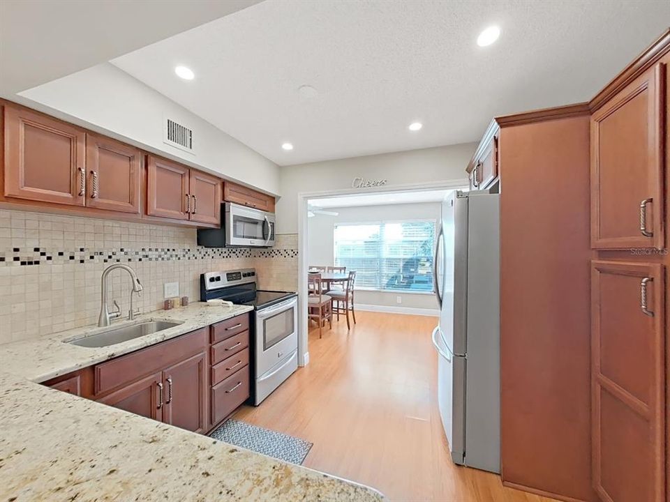 For Sale: $158,500 (2 beds, 2 baths, 1080 Square Feet)