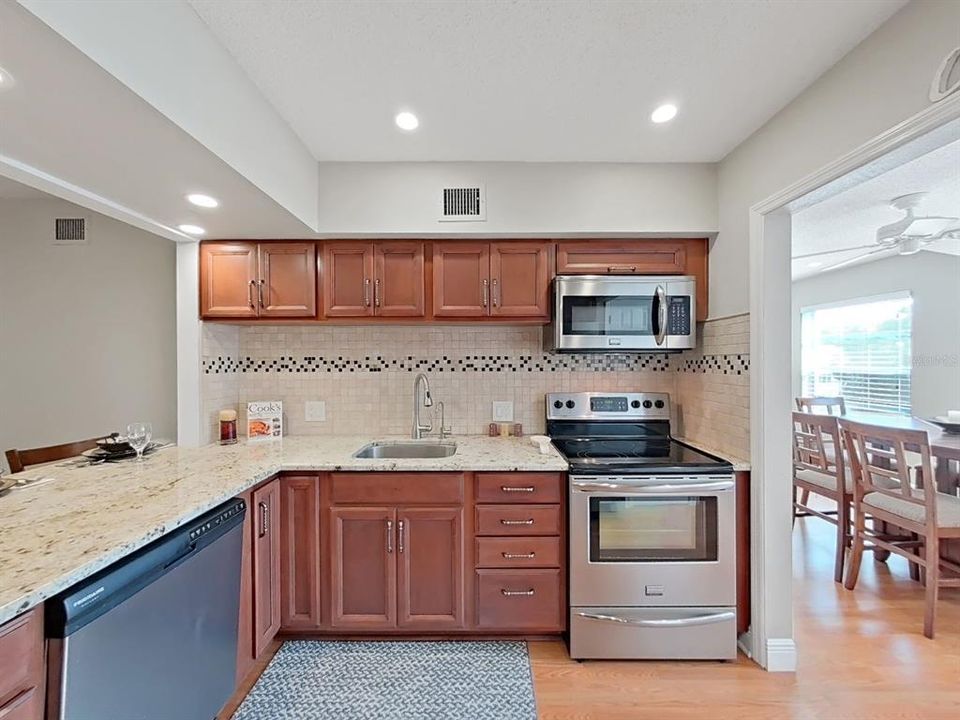 For Sale: $158,500 (2 beds, 2 baths, 1080 Square Feet)