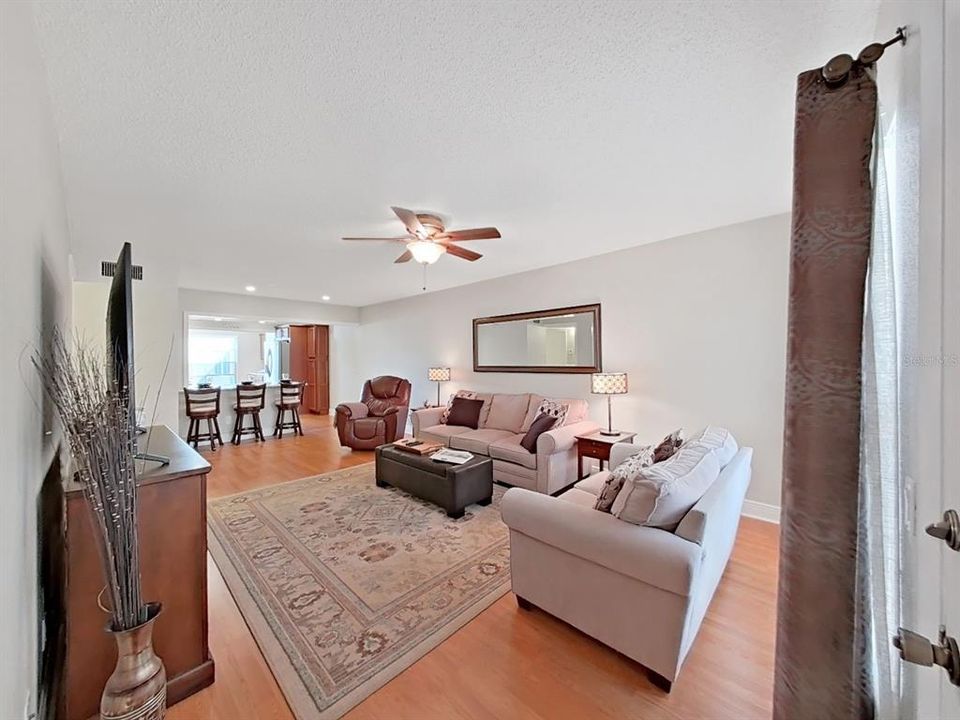 For Sale: $158,500 (2 beds, 2 baths, 1080 Square Feet)