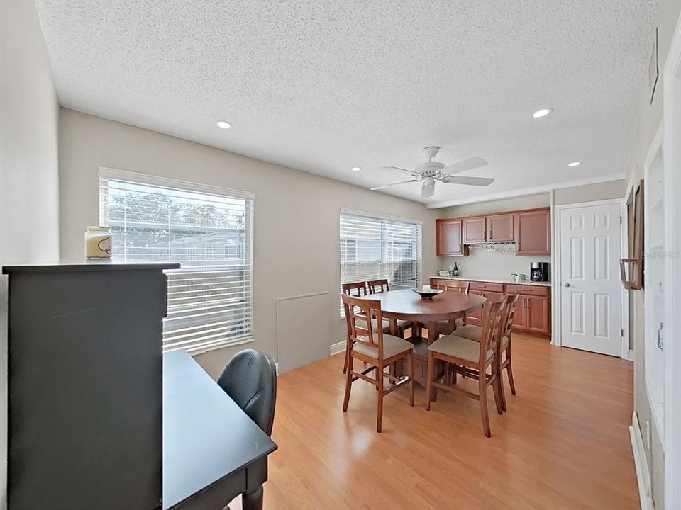 For Sale: $158,500 (2 beds, 2 baths, 1080 Square Feet)