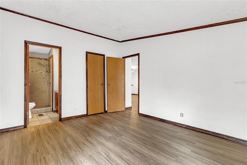 For Sale: $299,999 (3 beds, 2 baths, 1080 Square Feet)