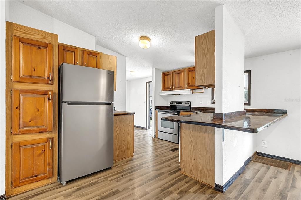 For Sale: $299,999 (3 beds, 2 baths, 1080 Square Feet)