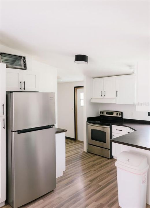 For Sale: $299,999 (3 beds, 2 baths, 1080 Square Feet)