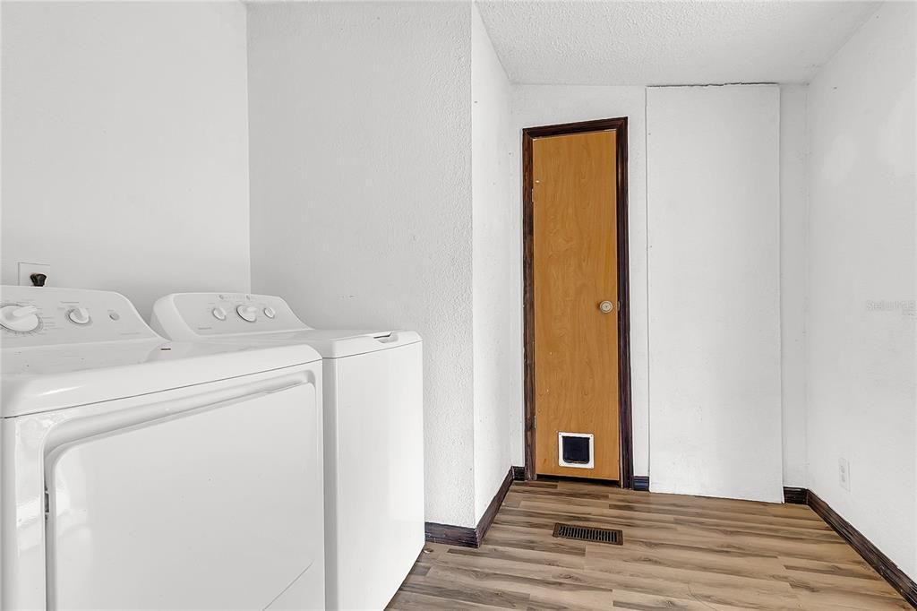 For Sale: $299,999 (3 beds, 2 baths, 1080 Square Feet)