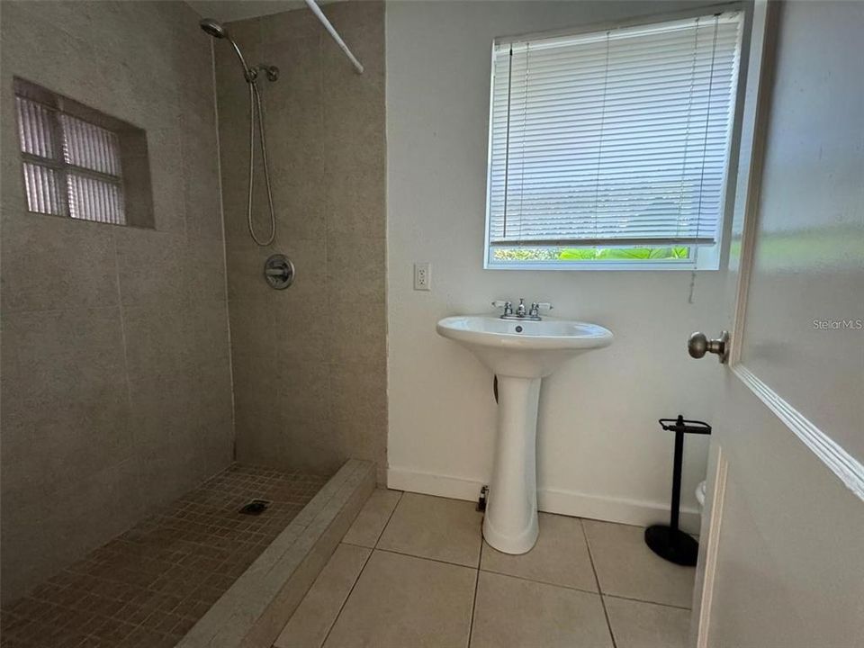 For Rent: $1,575 (1 beds, 1 baths, 645 Square Feet)