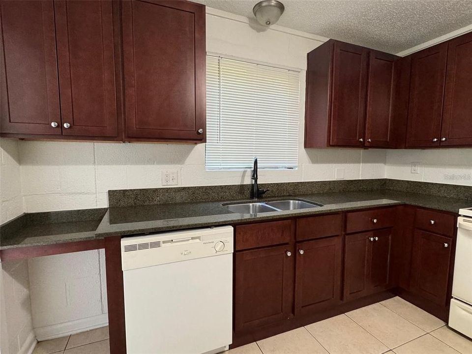 For Rent: $1,575 (1 beds, 1 baths, 645 Square Feet)
