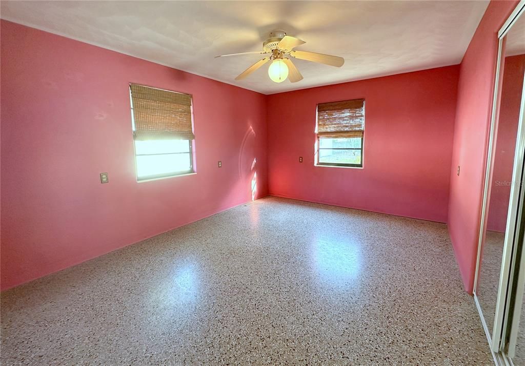 待售: $219,900 (2 贝兹, 1 浴室, 960 平方英尺)