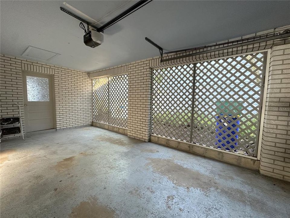 Active With Contract: $219,900 (2 beds, 1 baths, 960 Square Feet)