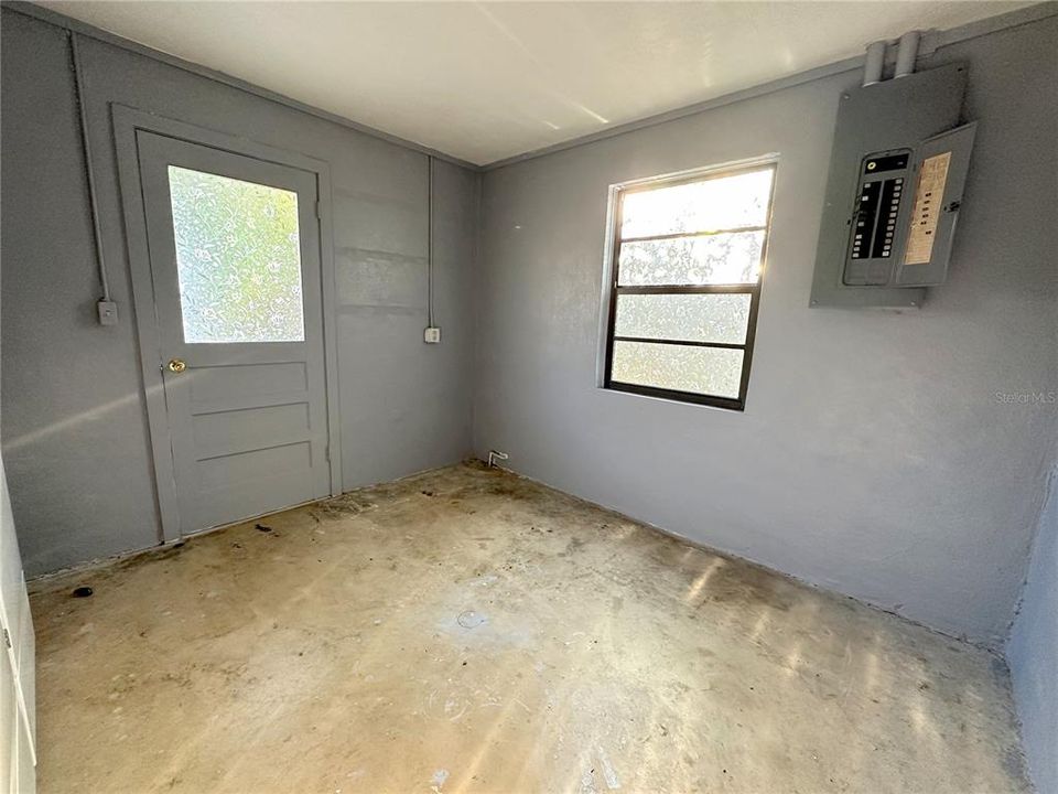 待售: $219,900 (2 贝兹, 1 浴室, 960 平方英尺)