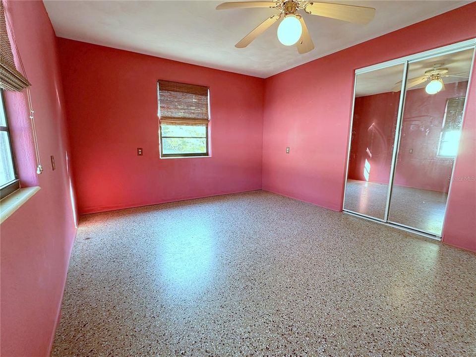 待售: $219,900 (2 贝兹, 1 浴室, 960 平方英尺)