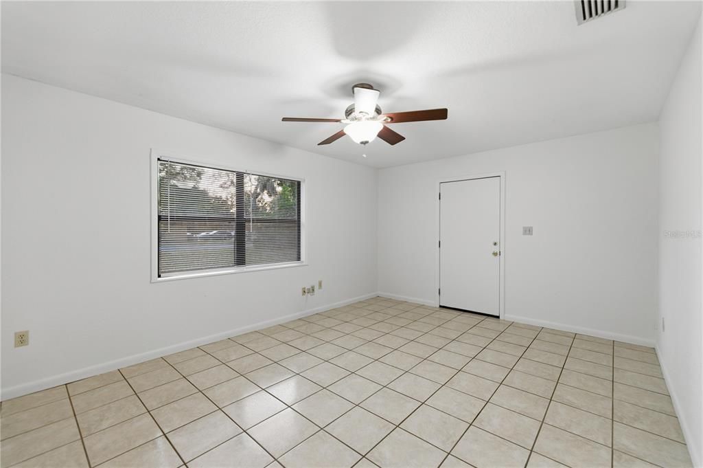 For Sale: $195,000 (3 beds, 2 baths, 1036 Square Feet)