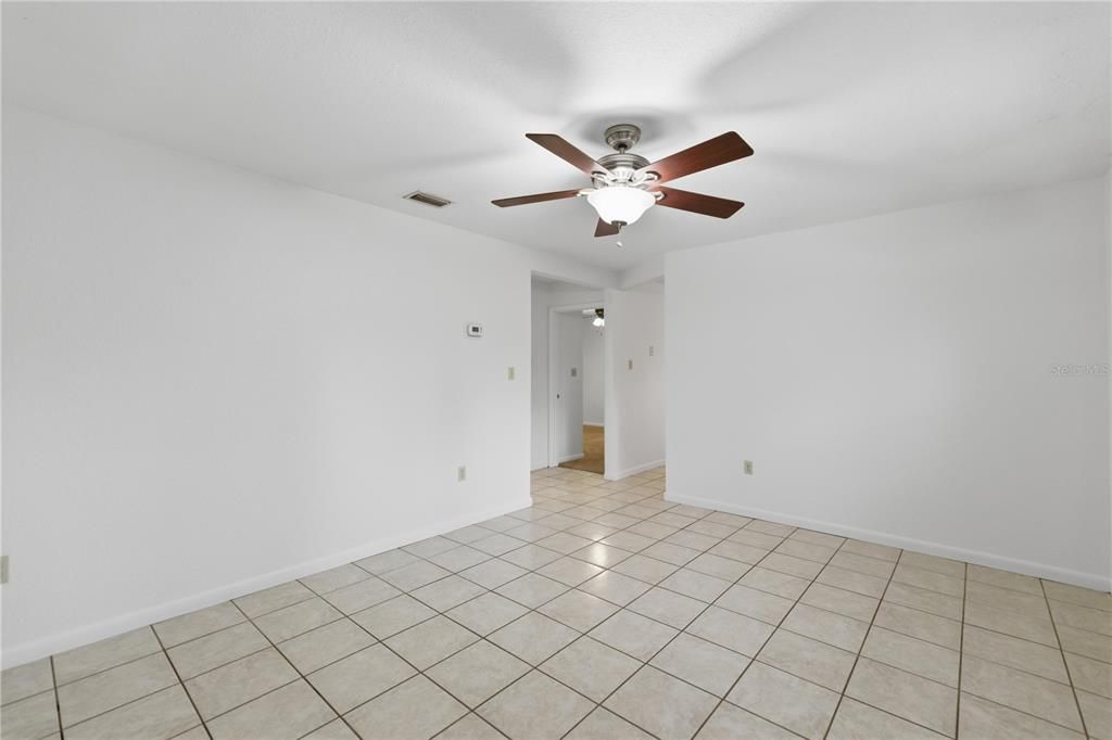 For Sale: $195,000 (3 beds, 2 baths, 1036 Square Feet)