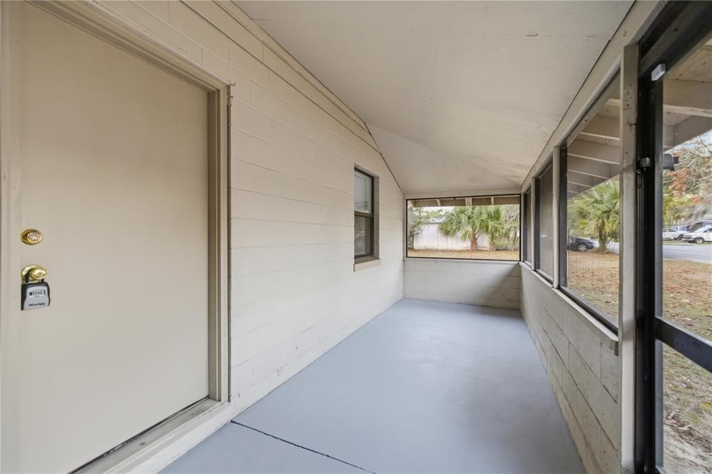 For Sale: $195,000 (3 beds, 2 baths, 1036 Square Feet)