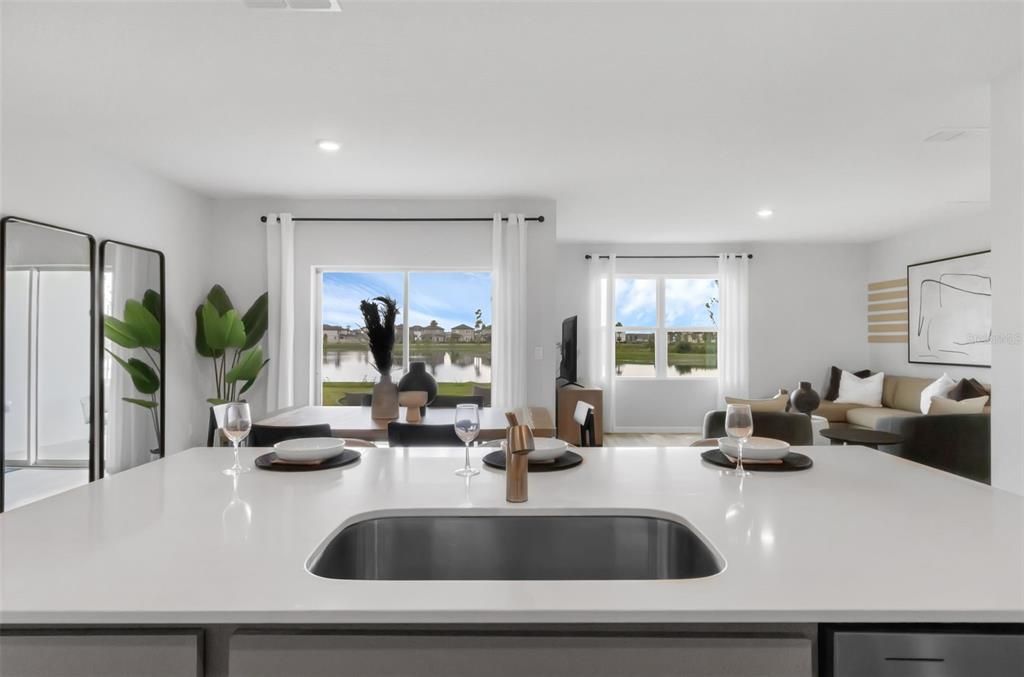 На продажу: $315,490 (4 спален, 2 ванн, 1828 Квадратных фут)