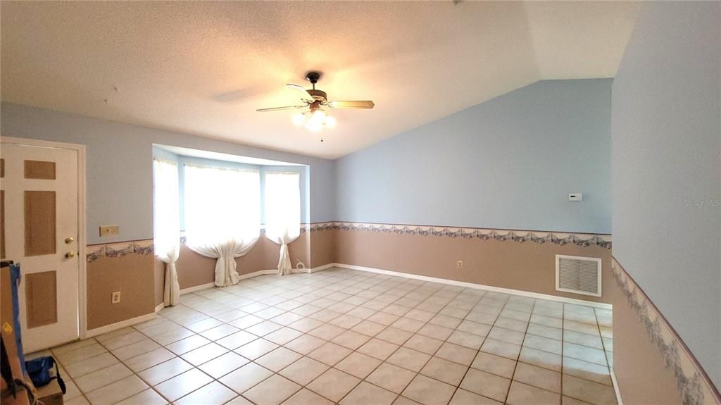 For Rent: $2,000 (3 beds, 2 baths, 1633 Square Feet)