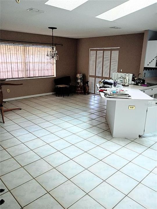 For Rent: $2,000 (3 beds, 2 baths, 1633 Square Feet)