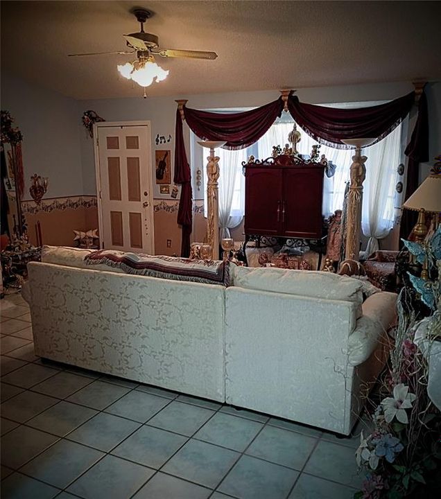 For Rent: $2,000 (3 beds, 2 baths, 1633 Square Feet)