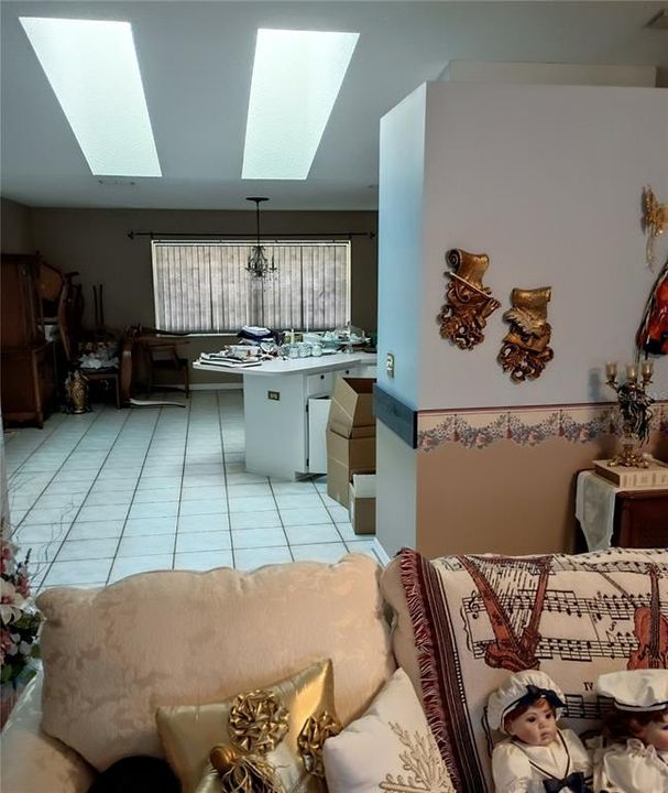 For Rent: $2,000 (3 beds, 2 baths, 1633 Square Feet)