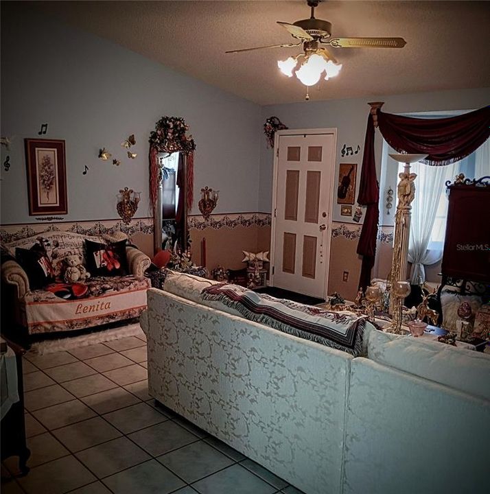 For Rent: $2,000 (3 beds, 2 baths, 1633 Square Feet)