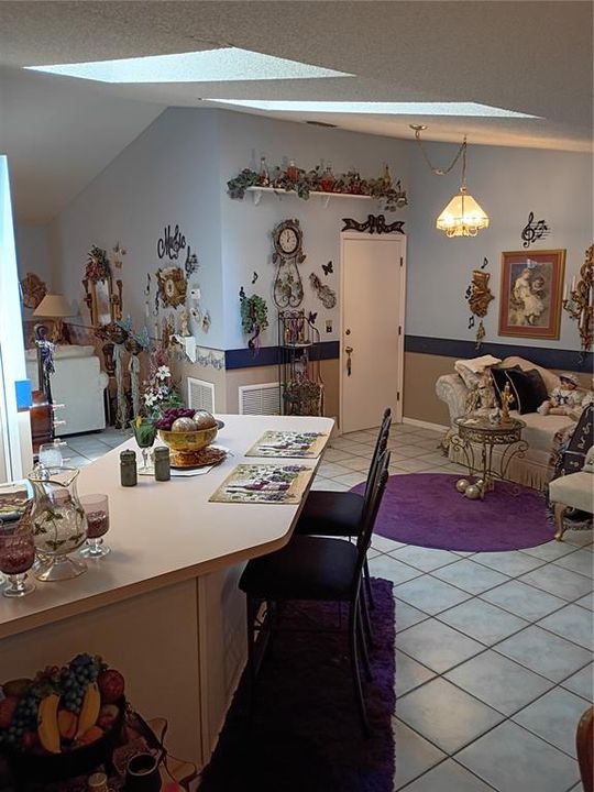 For Rent: $2,000 (3 beds, 2 baths, 1633 Square Feet)