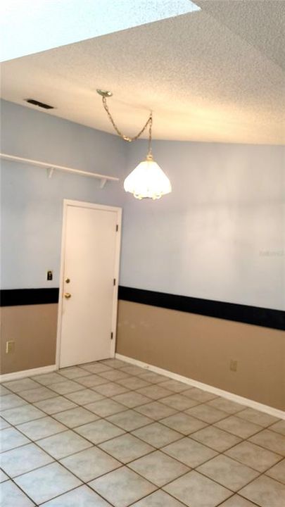 For Rent: $2,000 (3 beds, 2 baths, 1633 Square Feet)
