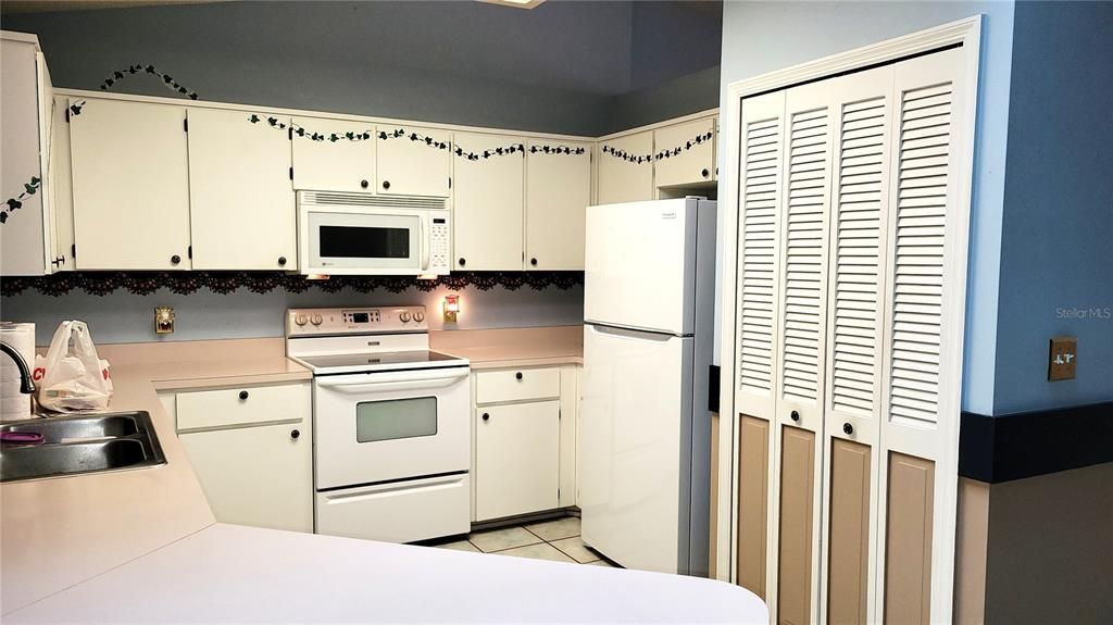 For Rent: $2,000 (3 beds, 2 baths, 1633 Square Feet)